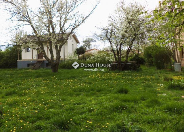 Eladó családi ház, Kápolnásnyéken 59.9 M Ft, 1+1 szobás