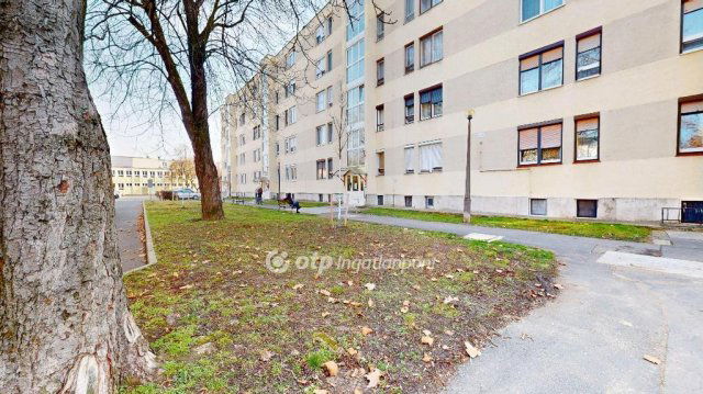 Eladó téglalakás, Tiszaújvárosban 32 M Ft, 2 szobás