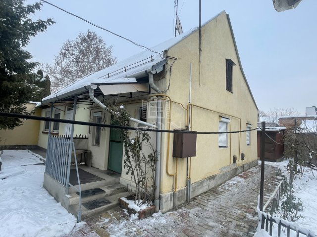 Eladó téglalakás, Szegeden 33 M Ft, 2 szobás