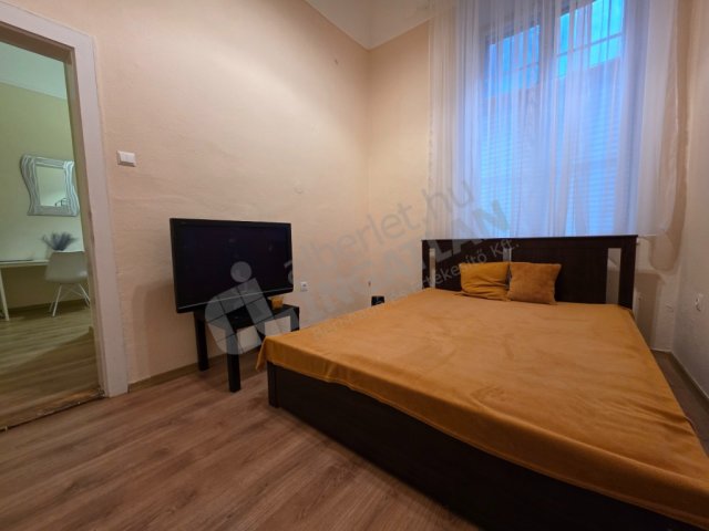 Kiadó téglalakás, albérlet, VI. kerületben, Andrássy úton