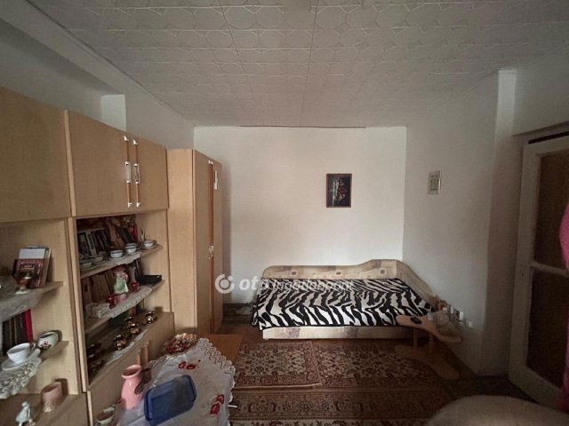 Eladó téglalakás, Dunaújvárosban 40 M Ft, 1+1 szobás