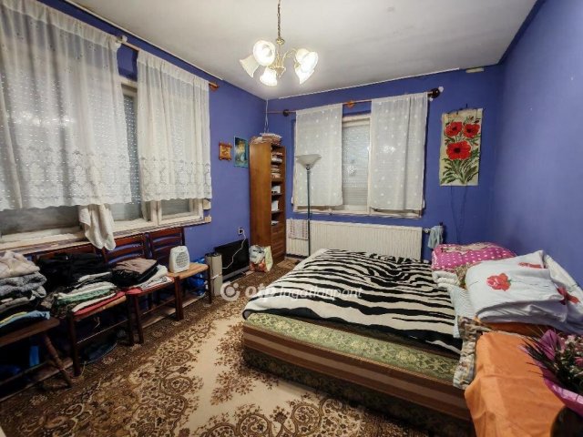 Eladó családi ház, Zsámbékon 61 M Ft, 5 szobás