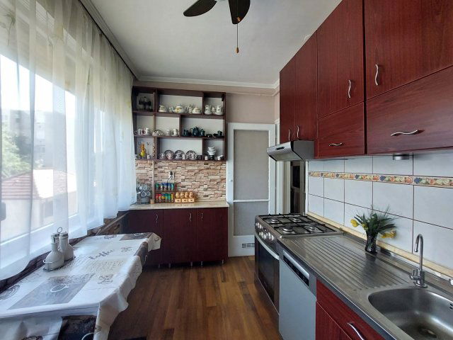 Eladó panellakás, Szolnokon 35.3 M Ft, 2 szobás