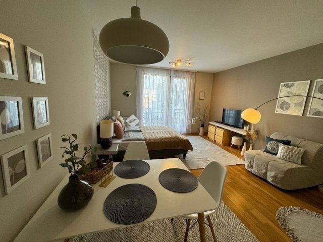 Eladó téglalakás, Budapesten, VI. kerületben 79 M Ft, 1 szobás