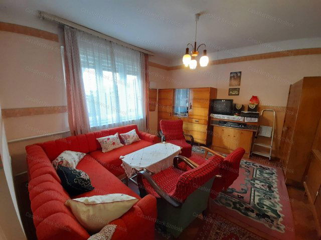 Eladó családi ház, Szolnokon 35 M Ft, 4 szobás