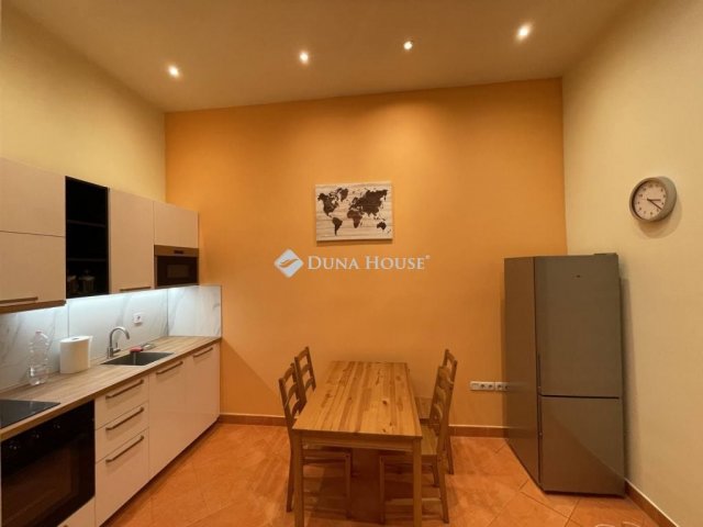 Kiadó téglalakás, albérlet, V. kerületben, Régi posta utcában