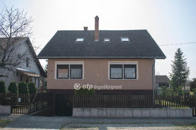 Eladó családi ház, Győrött 138.9 M Ft, 6+1 szobás