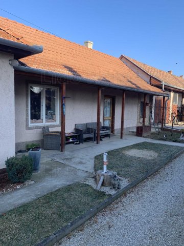 Eladó családi ház, Balatonszárszón 77 M Ft, 6 szobás
