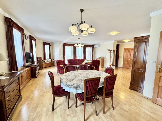 Kiadó téglalakás, albérlet, Pécsett, Flórián utcában