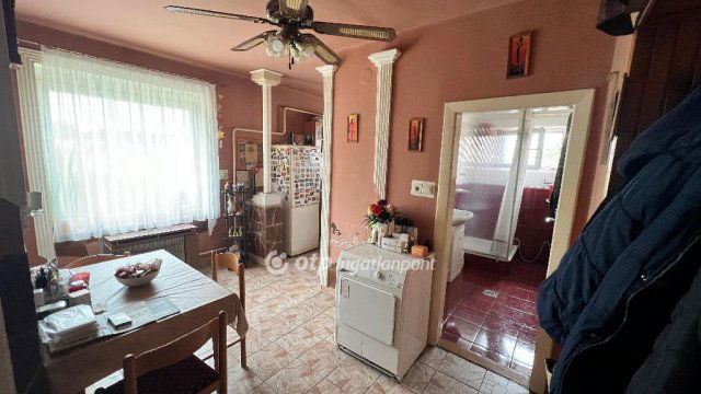 Eladó téglalakás, Pápán 39 M Ft, 2 szobás