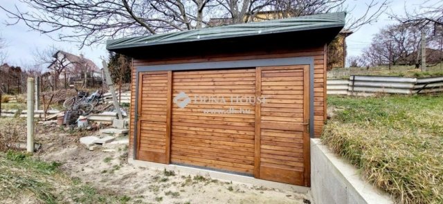 Eladó családi ház, Vácon 104.99 M Ft, 6 szobás