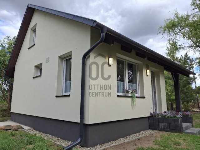 Eladó családi ház, Cegléden 49.9 M Ft, 2 szobás
