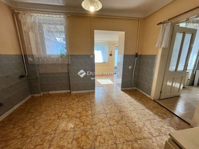 Eladó családi ház, Kecskeméten 39.9 M Ft, 3 szobás