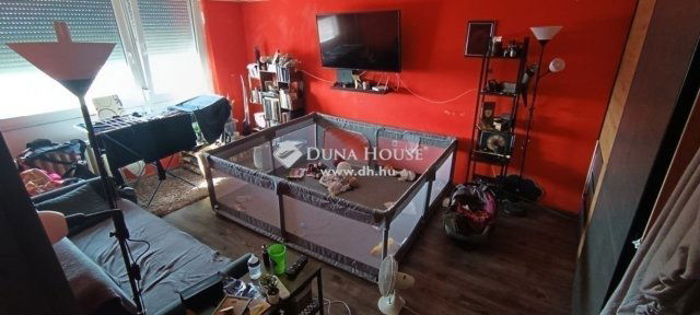 Eladó panellakás, Pécsett 41.9 M Ft, 2 szobás