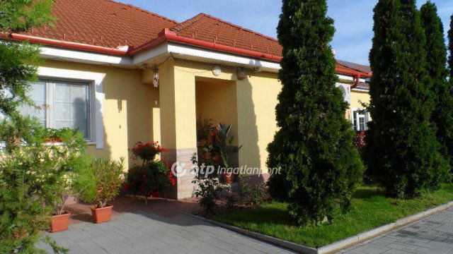 Eladó családi ház, Bocskaikerten 240 M Ft, 3 szobás