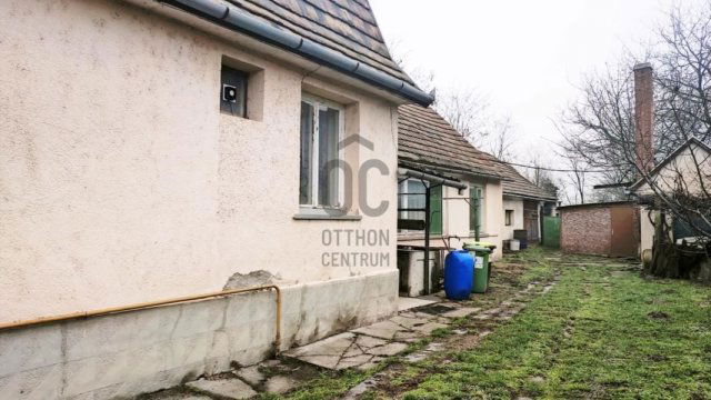 Eladó családi ház, Komáromban 49.9 M Ft, 4 szobás