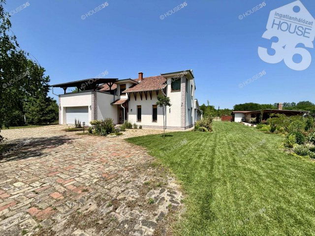 Eladó családi ház, Kecskeméten 185 M Ft, 6 szobás