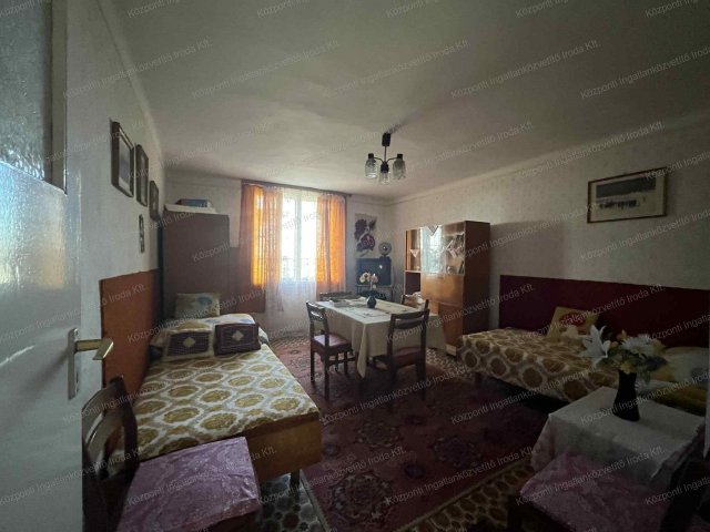 Eladó nyaraló, Tatabányán 25 M Ft, 1 szobás