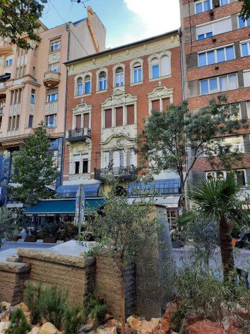 Eladó téglalakás, Budapesten, VI. kerületben, Nagymező utcában