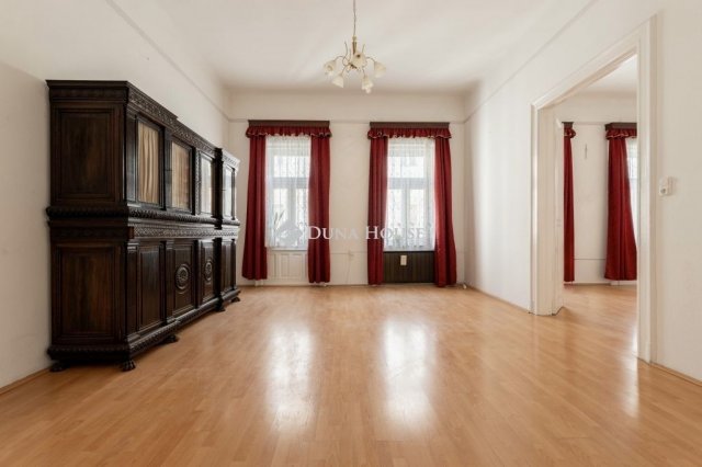 Eladó téglalakás, Budapesten, V. kerületben 199.9 M Ft, 4 szobás