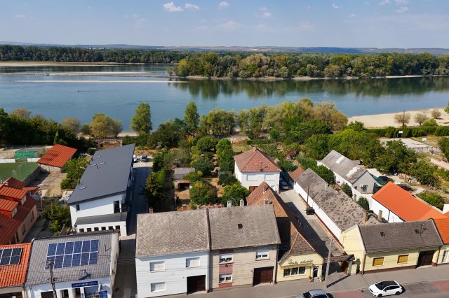Eladó ikerház, Nyergesújfaluban 78 M Ft, 3+1 szobás