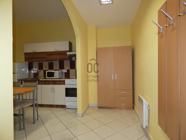 Kiadó téglalakás, albérlet, Pécsett 130 E Ft / hó, 2 szobás