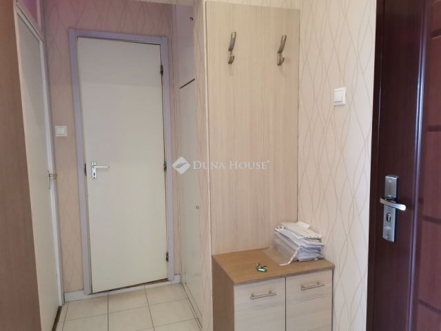 Kiadó panellakás, albérlet, Veszprémben, Haszkovó utcában