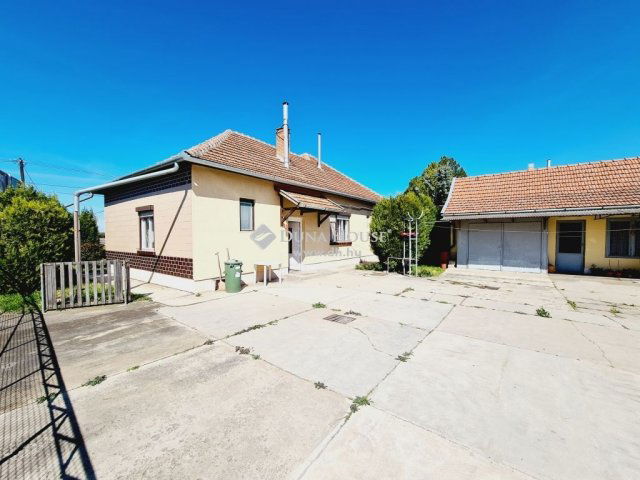 Eladó családi ház, Békésen 33 M Ft, 3 szobás