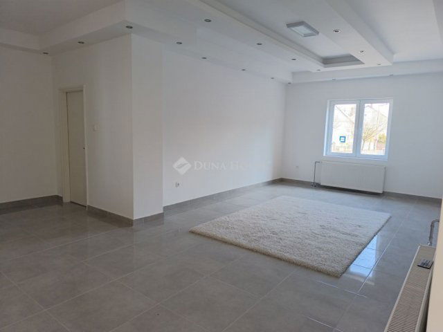 Eladó családi ház, Szécsényen 59.9 M Ft, 9 szobás