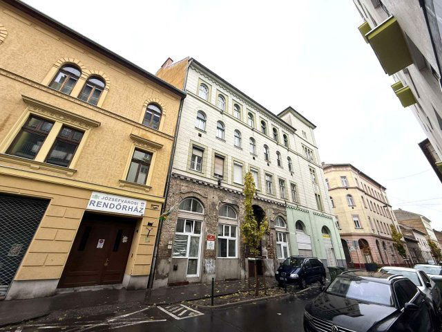 Eladó téglalakás, Budapesten, VIII. kerületben, Lujza utcában