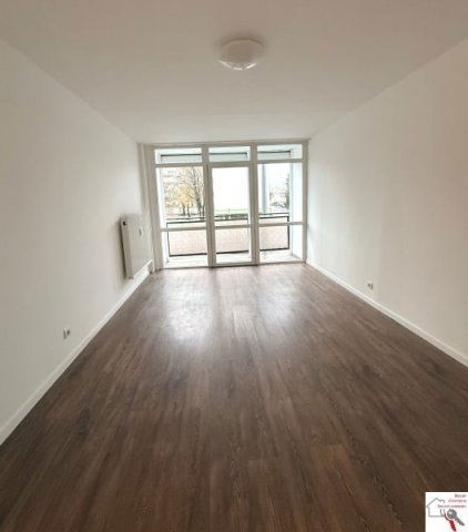 Eladó panellakás, Pécsett 59.9 M Ft, 3 szobás