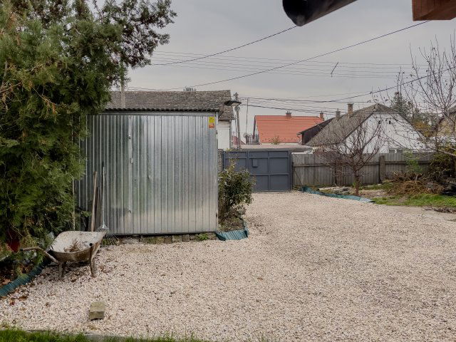 Eladó családi ház, Baján 20.2 M Ft, 2 szobás