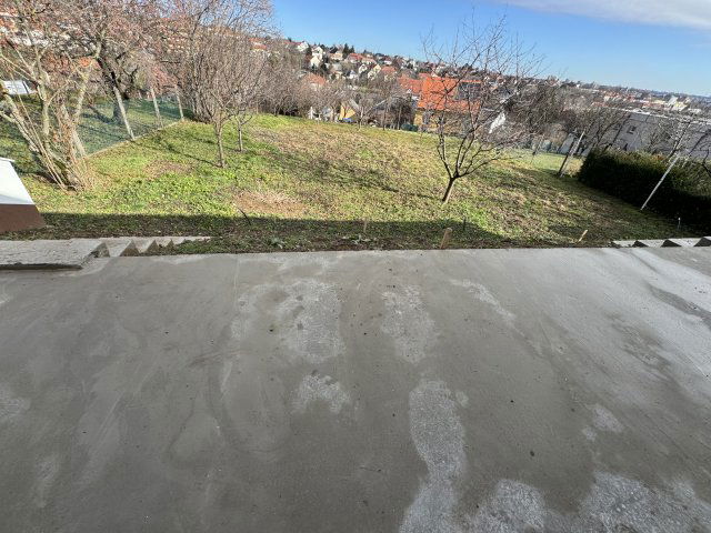 Eladó téglalakás, Pécsett 90 M Ft, 1+2 szobás