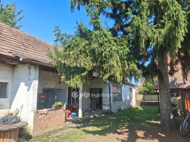 Eladó családi ház, Kisorosziban 74.9 M Ft, 3 szobás