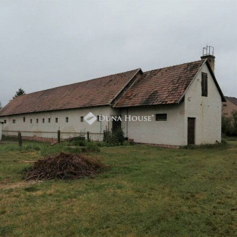 Eladó ipari ingatlan, Bakonyszombathelyen 33 M Ft
