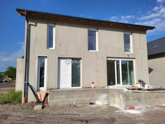 Eladó családi ház, Sződön 124.2 M Ft, 5 szobás