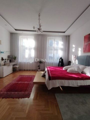 Eladó családi ház, Debrecenben 405 M Ft, 4 szobás