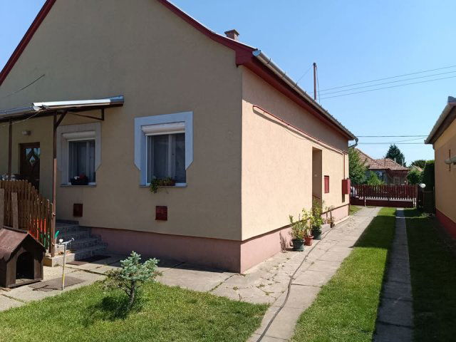 Eladó családi ház, Szolnokon 63 M Ft, 3 szobás