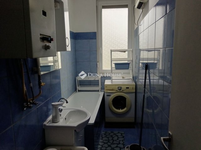 Eladó téglalakás, Cegléden 41.9 M Ft, 2 szobás