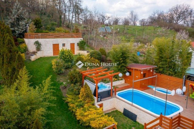 Eladó családi ház, Pilismaróton 248 M Ft, 6 szobás