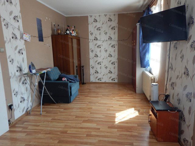 Eladó téglalakás, Siófokon 29.9 M Ft, 4 szobás