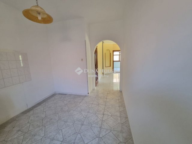 Eladó családi ház, Gárdonyban 99 M Ft, 8 szobás