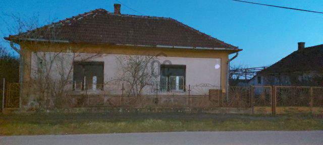 Eladó családi ház, Négyesen 6 M Ft, 3 szobás