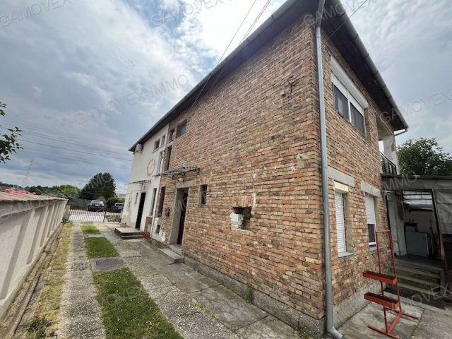 Eladó téglalakás, Dombóváron 59.991 M Ft, 8 szobás