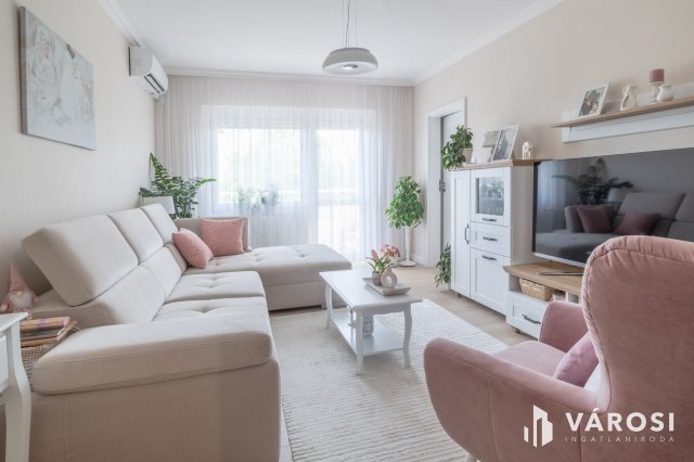 Eladó panellakás, Szegeden 75 M Ft, 3 szobás