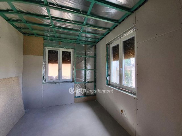 Eladó családi ház, Ádándon 44.9 M Ft, 5 szobás