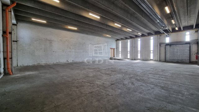 Kiadó ipari ingatlan, Székesfehérvárott 275 E Ft / hó