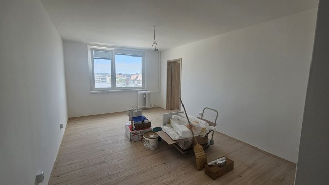 Eladó panellakás, Debrecenben 72 M Ft, 3 szobás