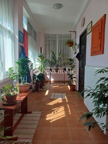 Eladó családi ház, Peterden 45 M Ft, 3 szobás