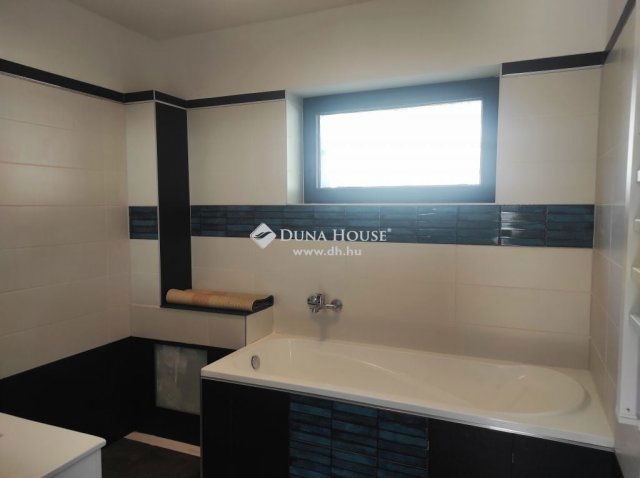 Eladó családi ház, Mogyoródon 170 M Ft, 5 szobás